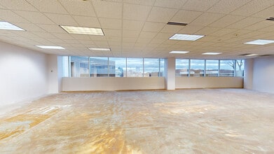 8609 Westwood Center Dr, Vienna, VA to rent Interior Photo- Image 2 of 11