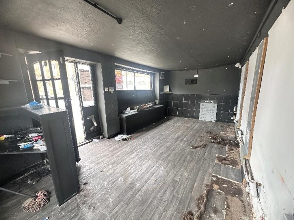 21 Market Pl, Westbury for sale - Interior Photo - Image 3 of 3