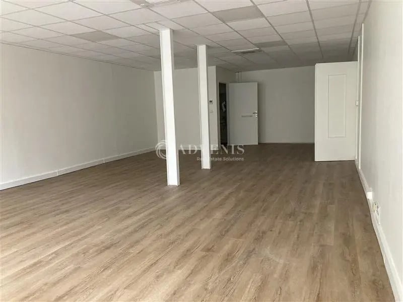 Location Bureaux 107 m² - Photo 1
