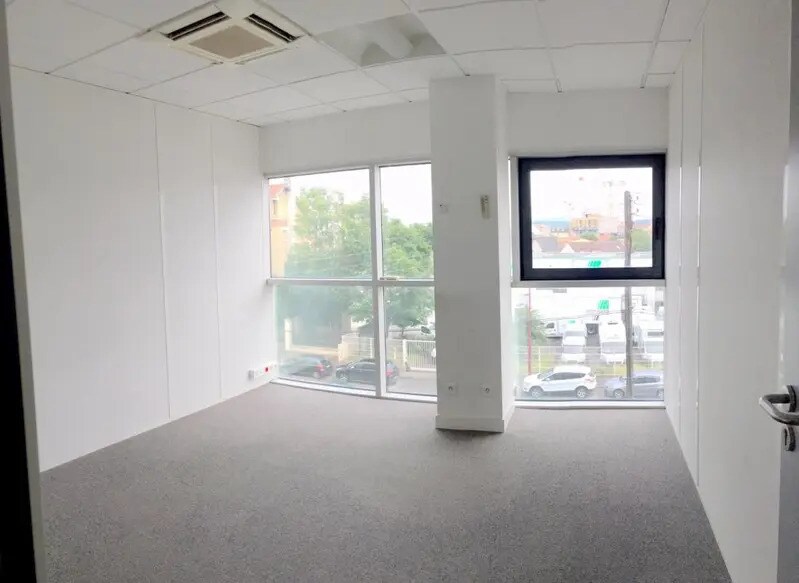 Office in Bezons to rent Interior Photo- Image 1 of 8