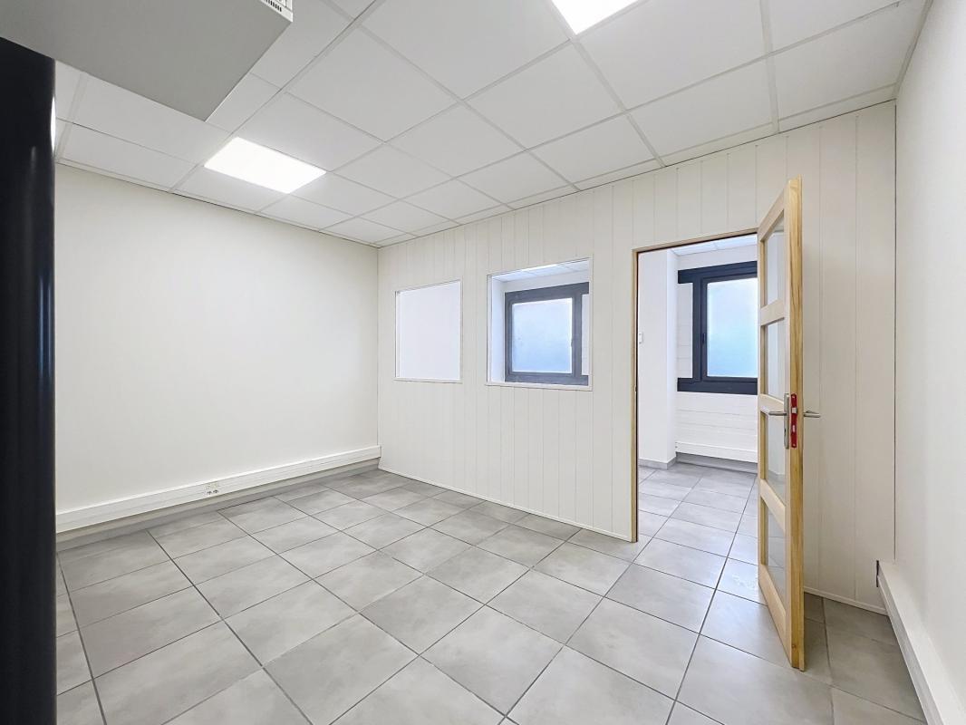 Office in La Seyne-sur-Mer to rent Interior Photo- Image 1 of 3