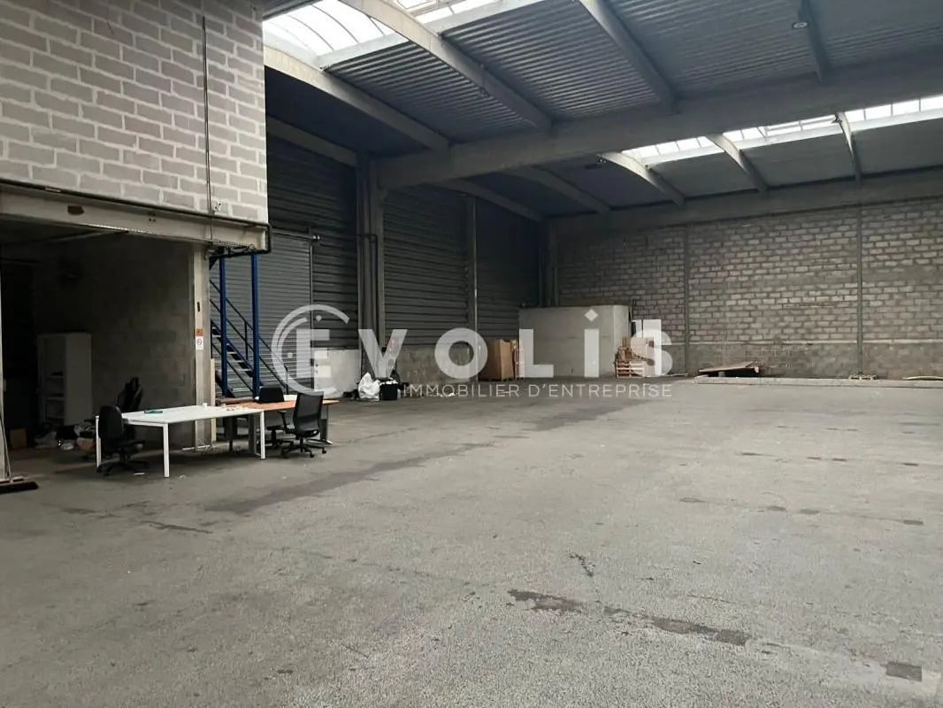 Light Industrial in Chassieu to rent Interior Photo- Image 1 of 3