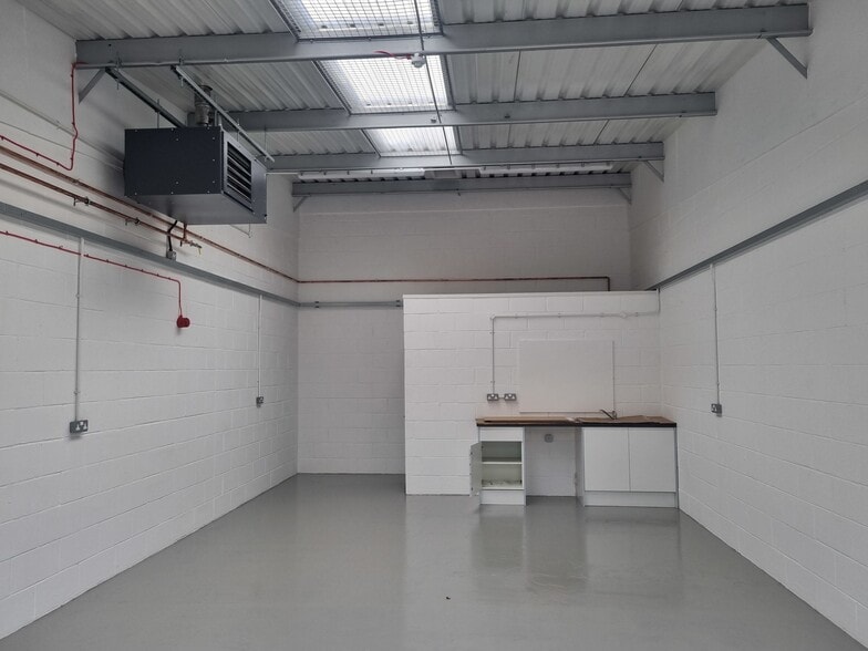 47-67 Peffer Pl, Edinburgh to rent - Building Photo - Image 3 of 12