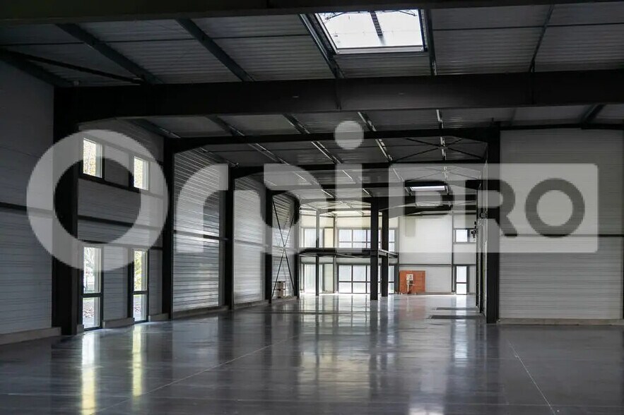 Light Industrial in Roanne for sale - Interior Photo - Image 3 of 4