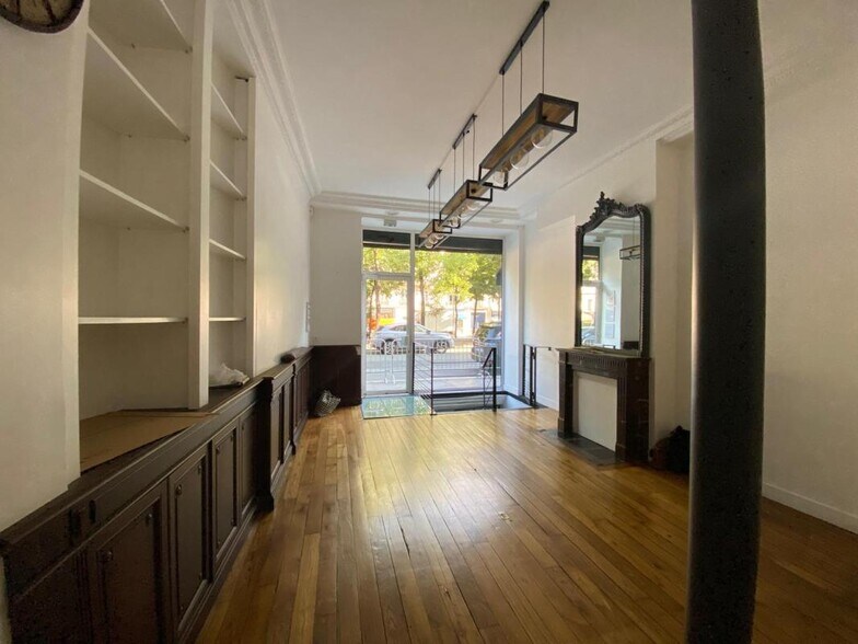 Retail in Paris to rent - Interior Photo - Image 2 of 5