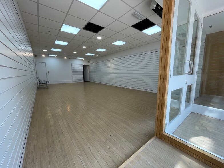 15 High St, Sittingbourne to rent - Building Photo - Image 2 of 11