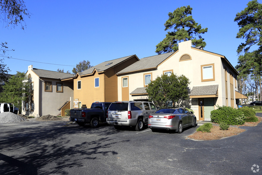 1304 Azalea Ct, Myrtle Beach, SC for sale - Primary Photo - Image 1 of 1