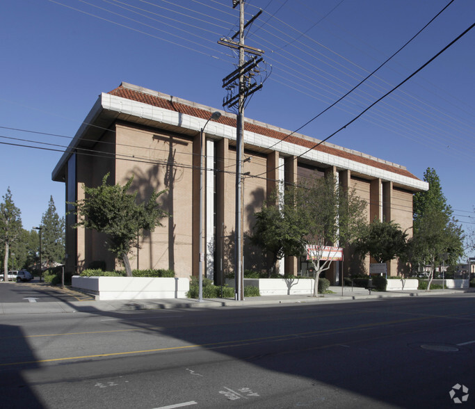 6725 Kester Ave, Van Nuys, CA for sale - Primary Photo - Image 1 of 23