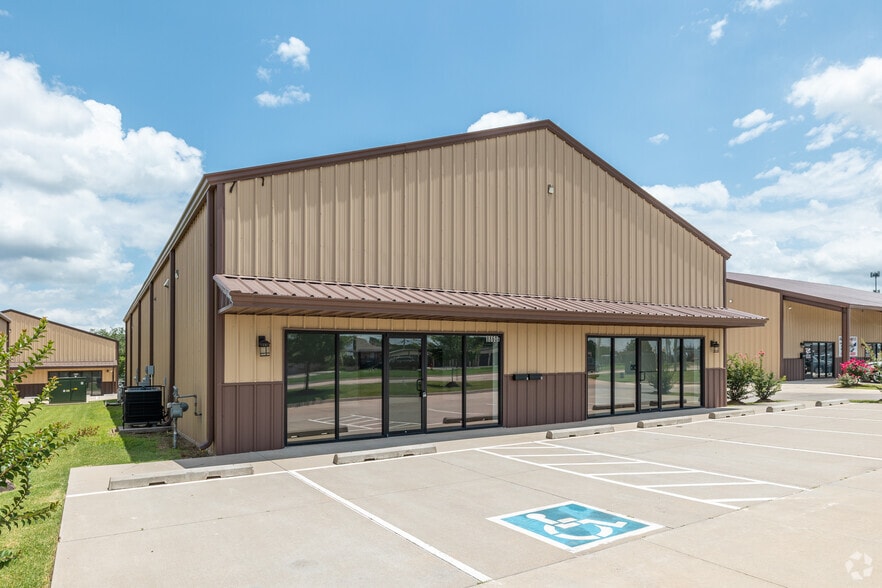 8810-8880 S Sunnylane Rd portfolio of 7 properties for sale on LoopNet.co.uk - Building Photo - Image 3 of 27