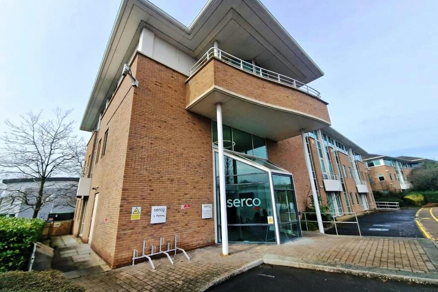 16 Bartley Way, Hook to rent - Building Photo - Image 2 of 8