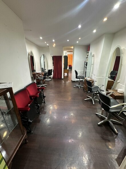 18 Coombe Rd, Kingston Upon Thames to rent - Building Photo - Image 3 of 3