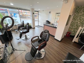 181 Monton Rd, Manchester to rent Interior Photo- Image 1 of 14