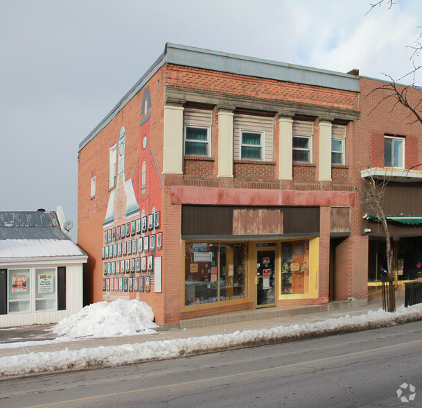 217 Pembroke St W, Pembroke, ON for sale - Primary Photo - Image 1 of 1