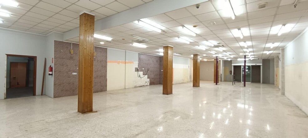 Retail in Carlet, Valencia to rent - Interior Photo - Image 2 of 36