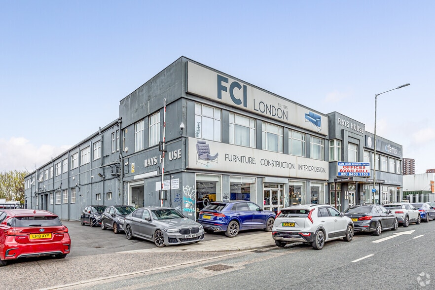 North Circular Rd, London to rent - Primary Photo - Image 1 of 2