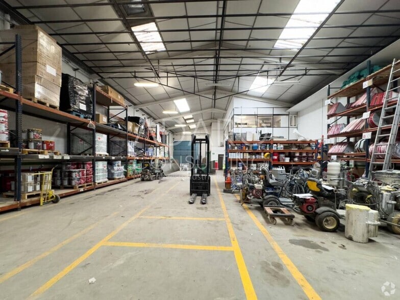 Industrial in San Fernando de Henares, Madrid for sale - Building Photo - Image 3 of 15