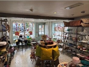 13 Market Sq, Amersham to rent Interior Photo- Image 2 of 2