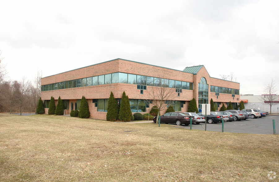 211 New Britain Rd, Berlin, CT for sale - Primary Photo - Image 1 of 1