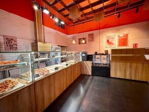 Retail in Barcelona, Barcelona to rent Interior Photo- Image 1 of 14