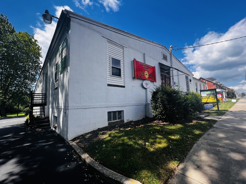 160 S Poplar St, Elizabethtown, PA for rent - Building Photo - Image 1 of 18