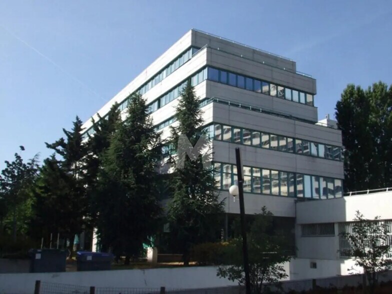 Office in Massy to rent - Building Photo - Image 2 of 7
