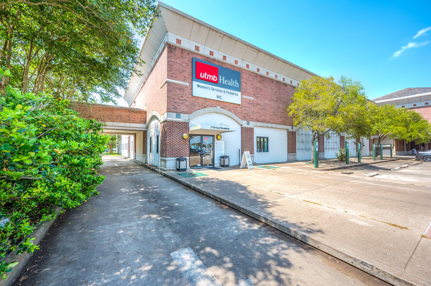 2720-2850 E Broadway St, Pearland, TX for rent - Building Photo - Image 2 of 12