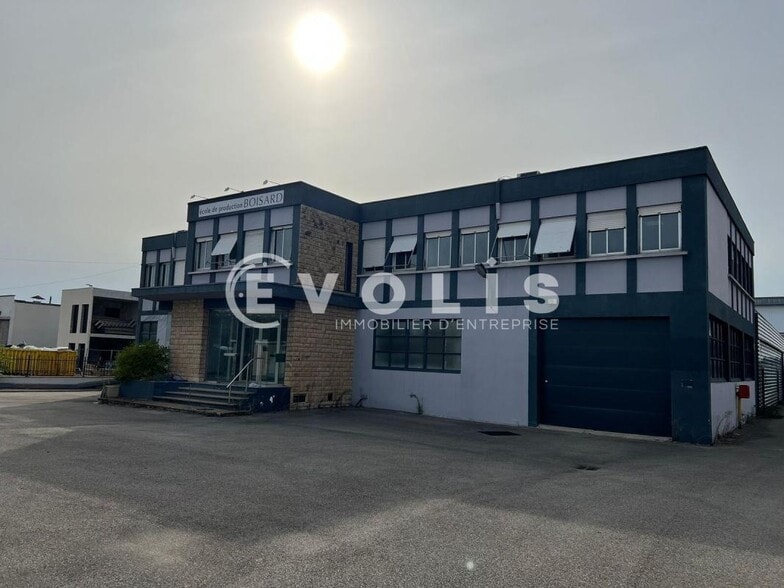 Light Industrial in Décines-Charpieu for sale - Building Photo - Image 3 of 22