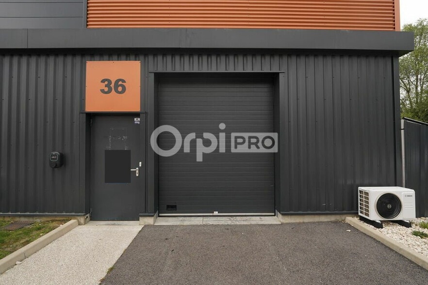 401 Rue Le Chatelier, Vaulx-Milieu for sale - Building Photo - Image 3 of 9