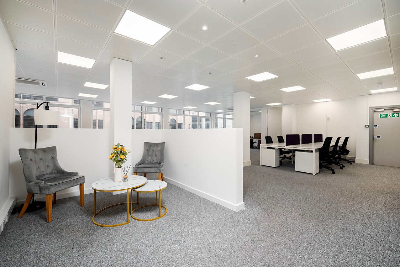19-21 Great Tower St, London to rent Interior Photo- Image 1 of 9