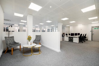 19-21 Great Tower St, London to rent Interior Photo- Image 1 of 9