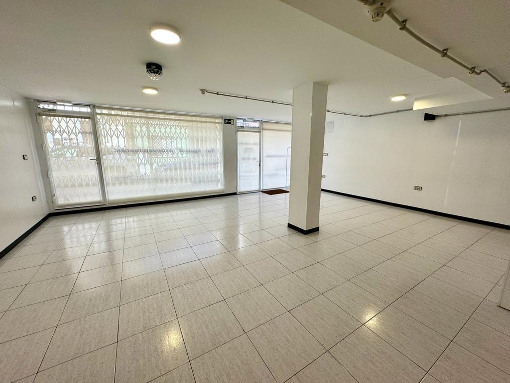 Retail in Montcada i Reixac, Barcelona to rent Interior Photo- Image 1 of 10