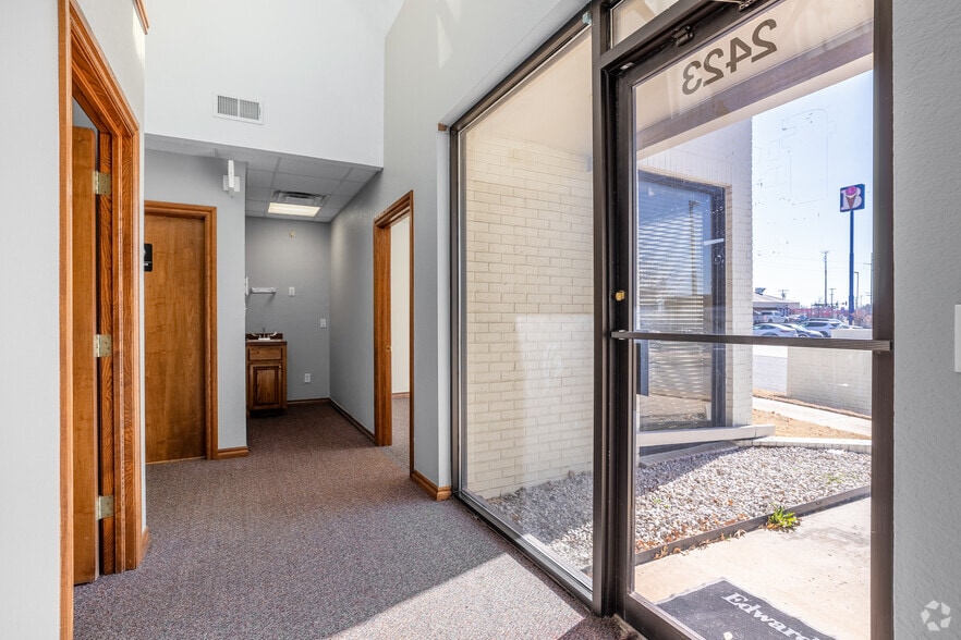 2421 Wilcox Dr, Norman, OK to rent - Building Photo - Image 3 of 26