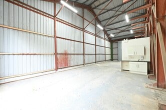 Globe Ln, Dukinfield to rent Interior Photo- Image 2 of 5