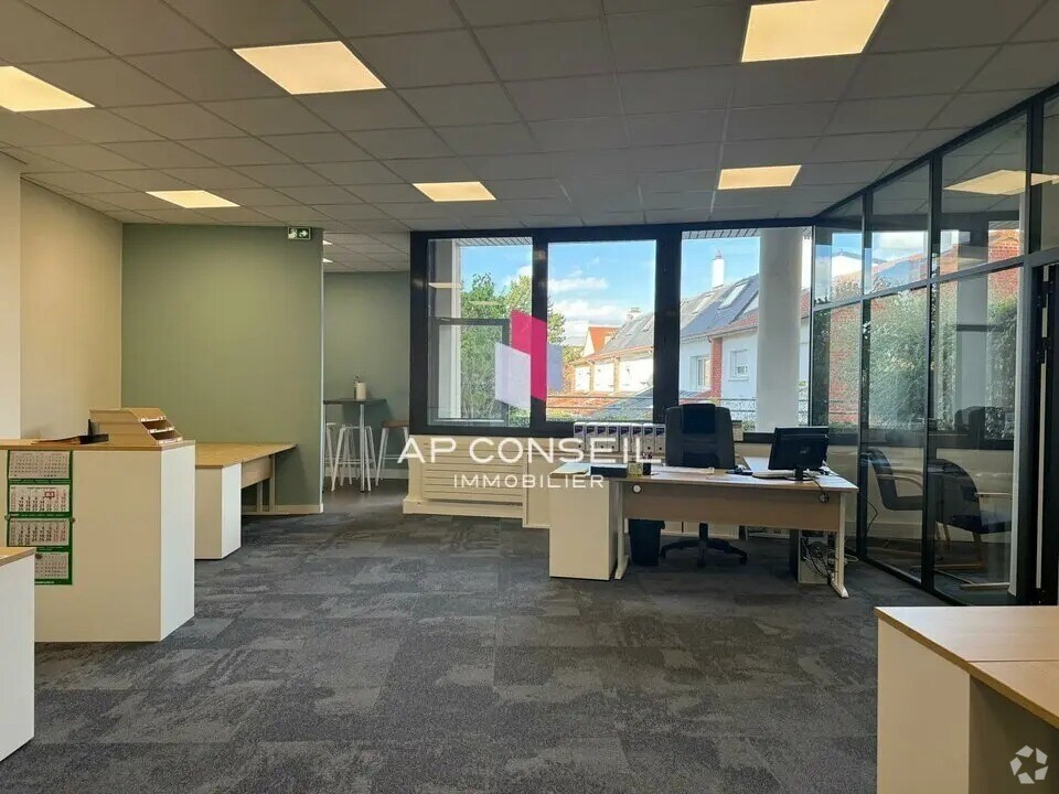 Office in Le Chesnay-Rocquencourt to rent Interior Photo- Image 1 of 3