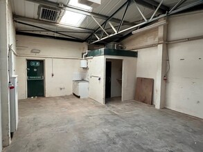 Tyn Llidiart Industrial Estate, Corwen to rent Interior Photo- Image 1 of 2