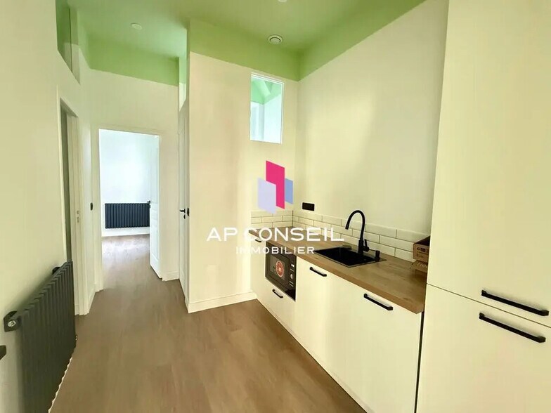 Retail in Le Chesnay-Rocquencourt to rent - Interior Photo - Image 2 of 11