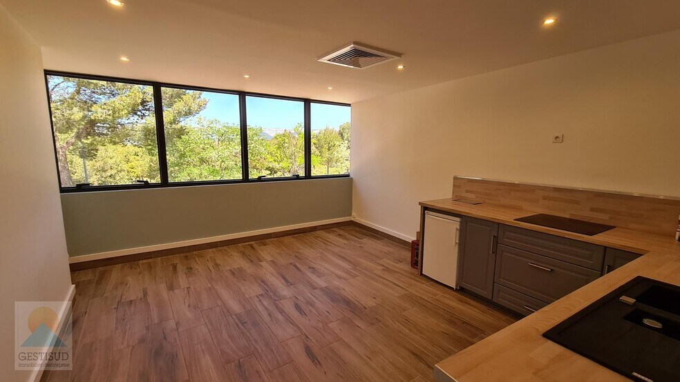 Office in Signes to rent - Interior Photo - Image 3 of 4
