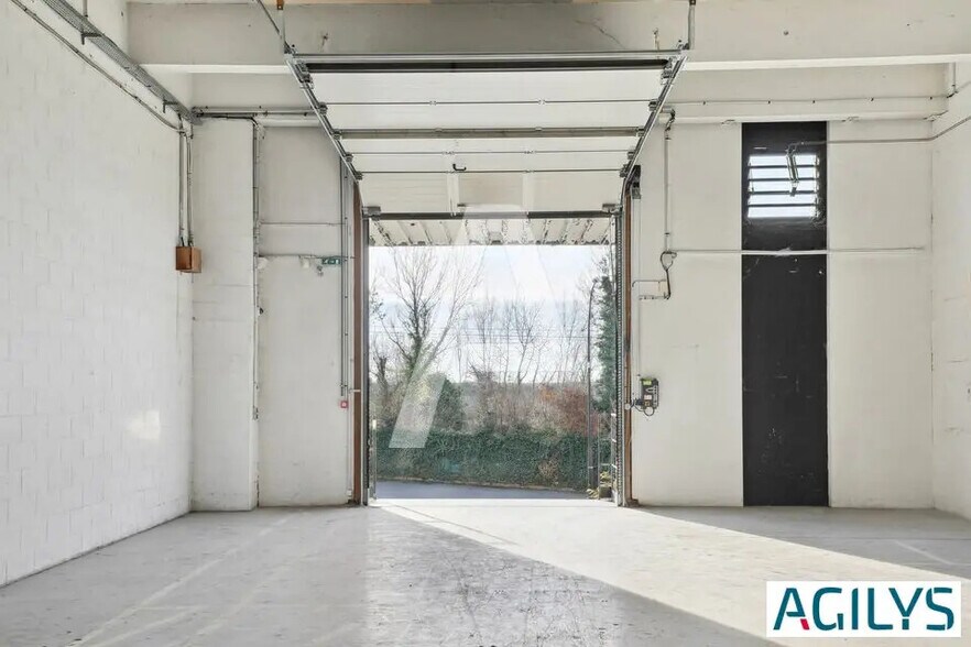 Light Industrial in Rungis to rent - Interior Photo - Image 3 of 12