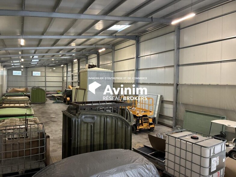Industrial in Gémenos to rent - Interior Photo - Image 2 of 5