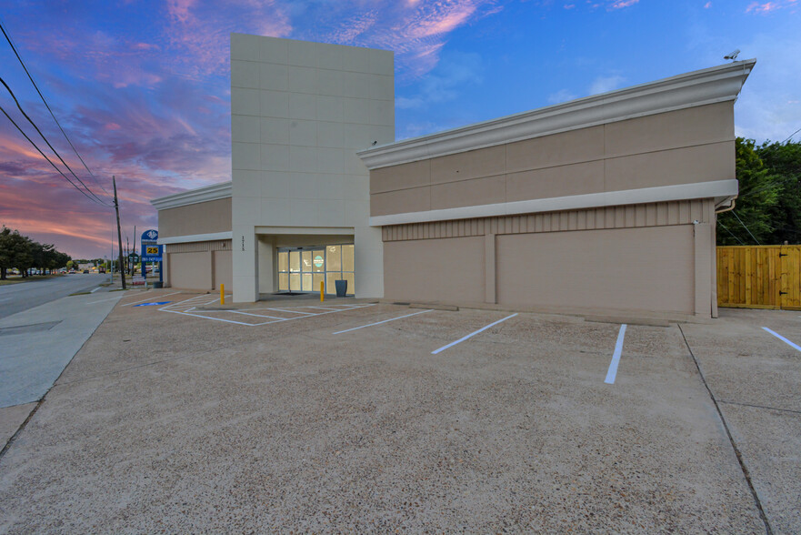 1715 N Alexander Dr, Baytown, TX for sale - Building Photo - Image 1 of 1