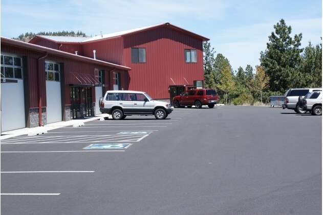 48 SE Bridgeford Blvd, Bend, OR for rent - Building Photo - Image 2 of 5