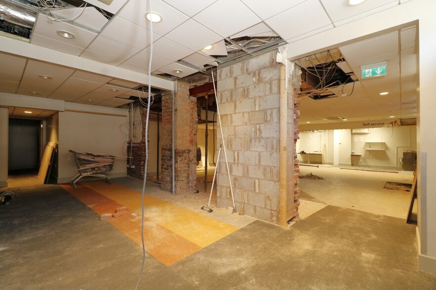 5-9 Crofts Bank Road, Manchester to rent - Interior Photo - Image 3 of 5
