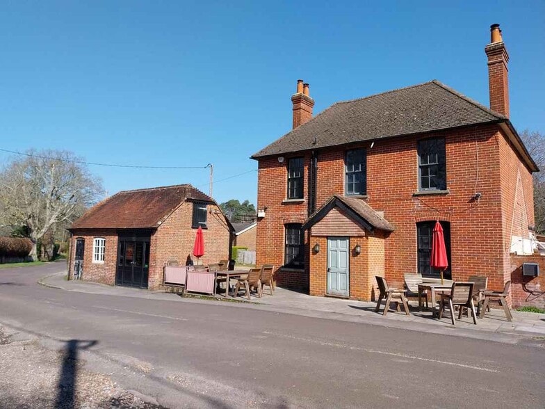 Severals Rd, Midhurst to rent - Primary Photo - Image 1 of 7