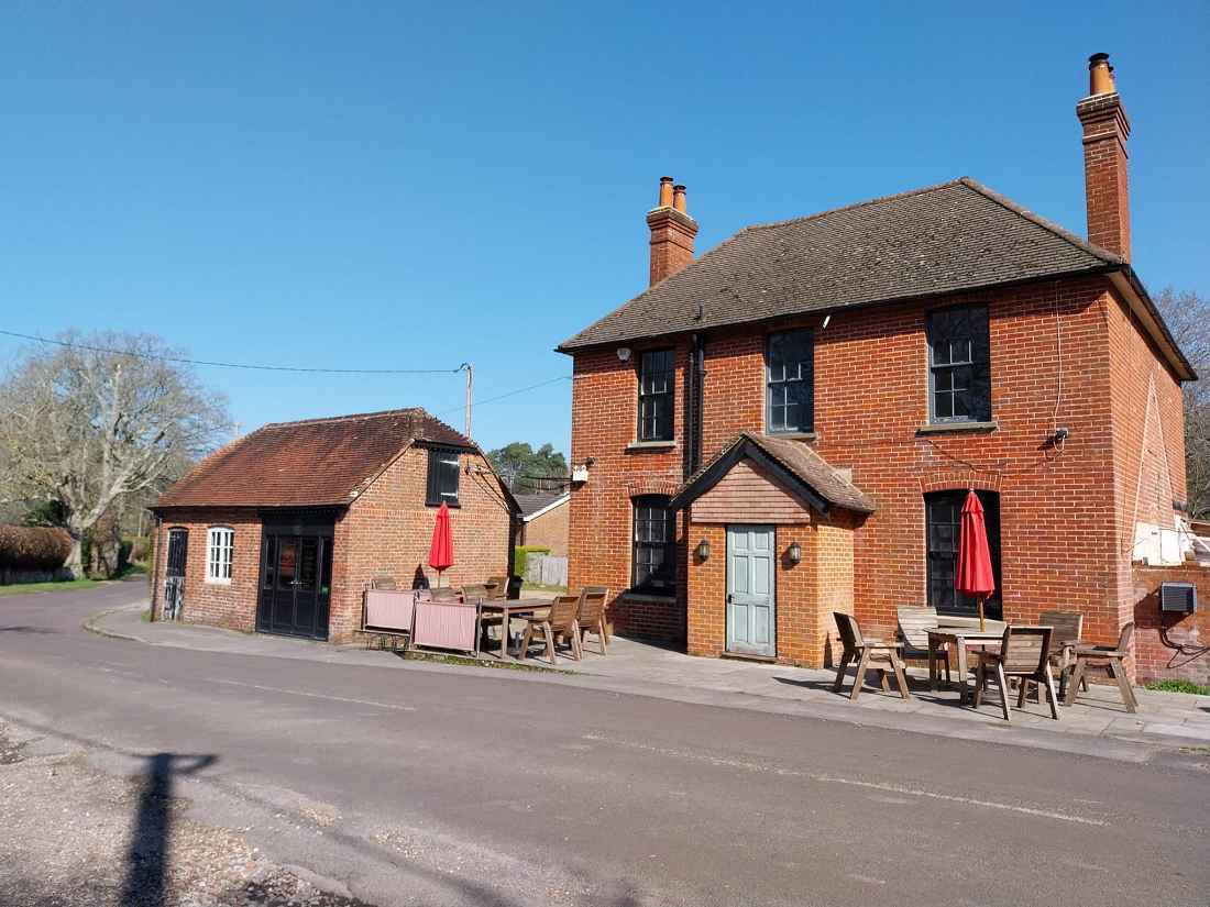 Severals Rd, Midhurst to rent Primary Photo- Image 1 of 8