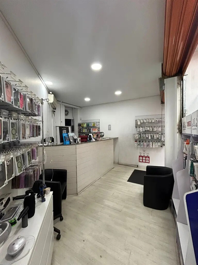 Location Commerce 60 m² - Photo 1