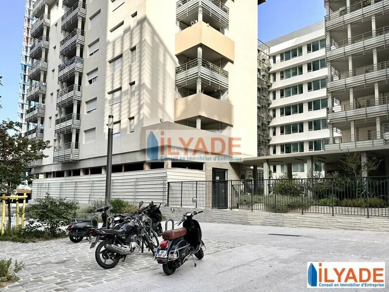 Retail in Marseille to rent Building Photo- Image 1 of 7
