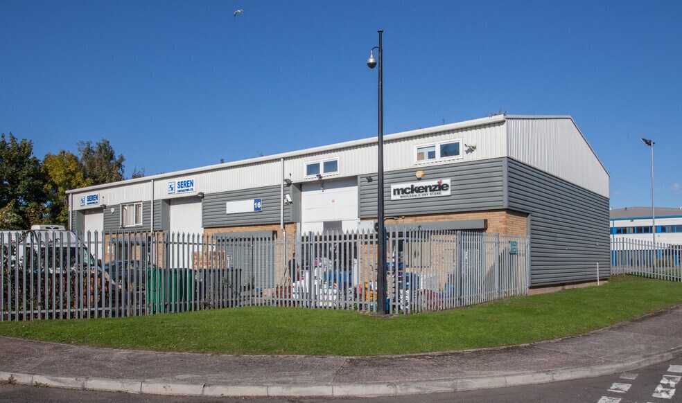 Pacific Rd, Cardiff to rent - Primary Photo - Image 1 of 2