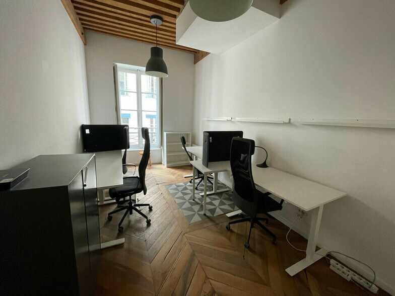 Office in Lyon for sale - Building Photo - Image 1 of 12