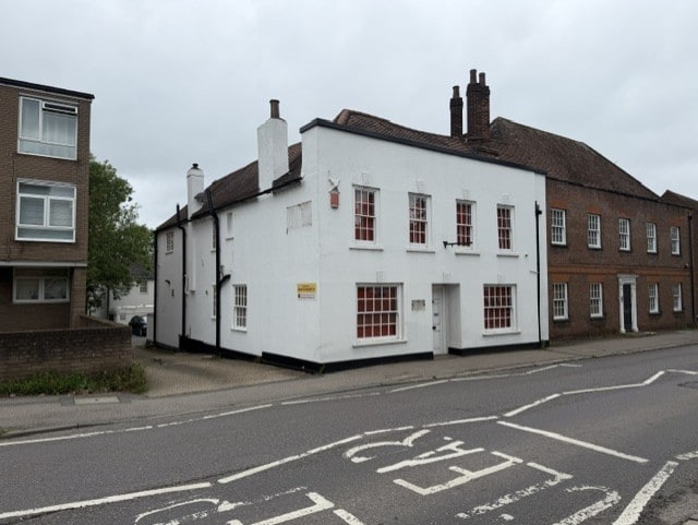 12 High St, Elstree to rent - Building Photo - Image 3 of 5