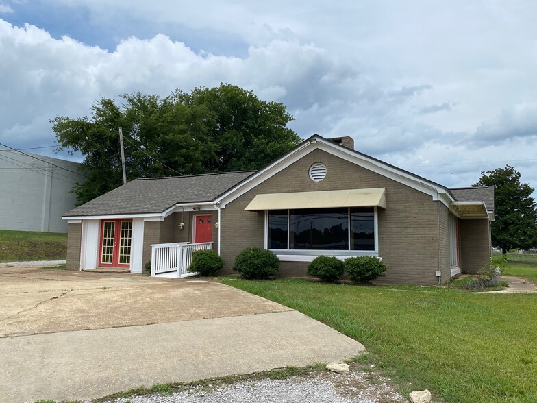 1811 S Gloster St, Tupelo, MS for rent - Primary Photo - Image 1 of 8